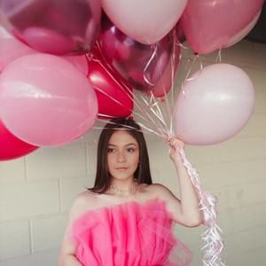 Meet your Posher, Valentina